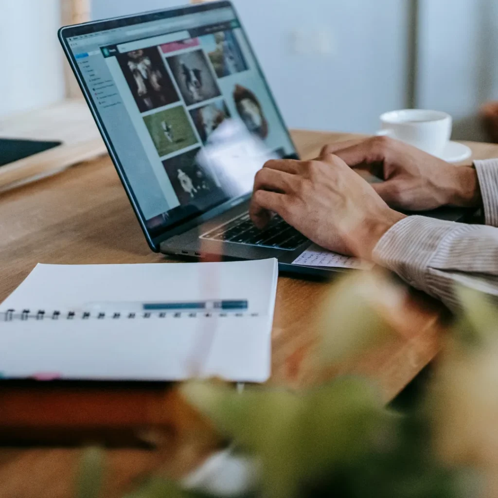 como-contratar-a-un-redactor-freelance-y-sacar-el-1-1