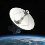 Satélite de comunicaciones sobre el negro del espacio