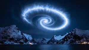 Mare Magnum | Extraña espiral en el cielo de Noruega