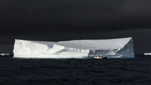Mare Magnum | Divisan un iceberg a la deriva del tamaño de 7 campos de fútbol en Australia