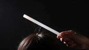 El poder de la electricidad estática en una varita mágica
