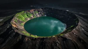 La isla filipina con un lago dentro de otro lago